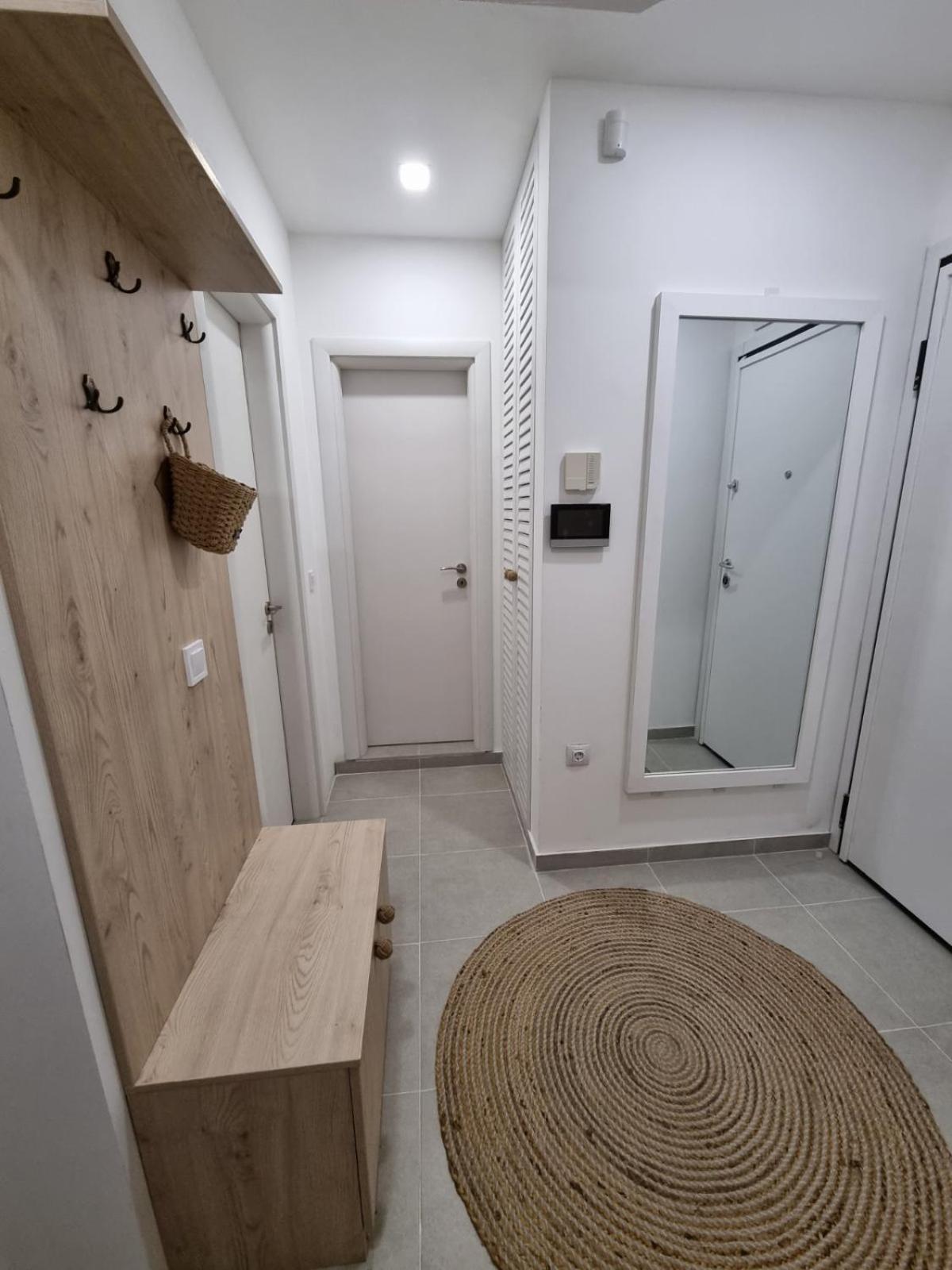 Apartment Polina - 2Bd Next To Sea Garden Warna Exterior foto